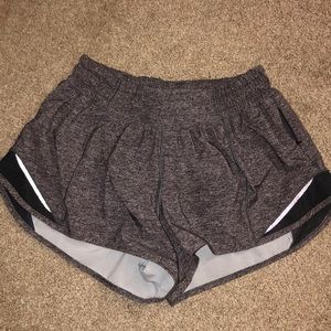 lululemon hotty hot short 2.5 size 4